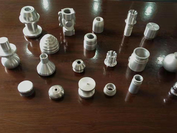 自动化零配件加工